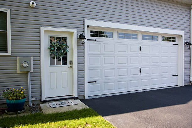 24/7 Emergency Garage Door Panel Replacement experts in Picnic Point, WA